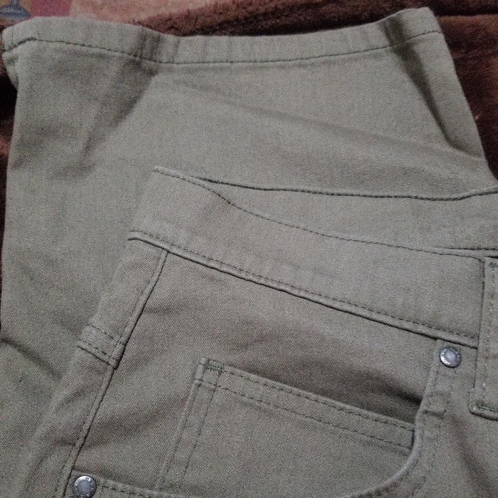 Lee Capris New